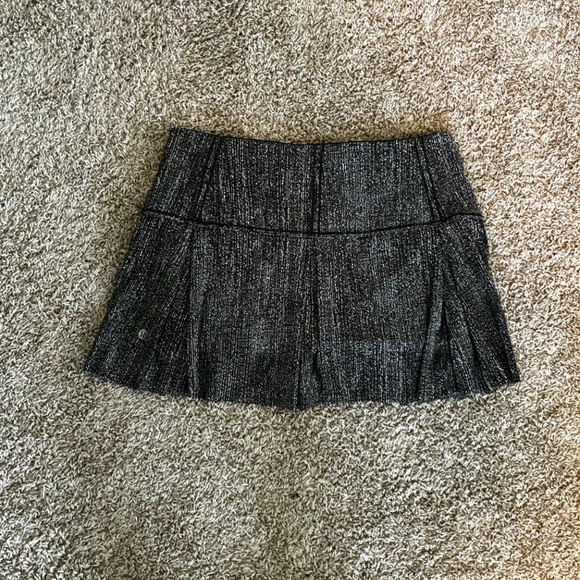 Lululemon Black and White Tennis Skirt Size Medium - Picture 2 of 4